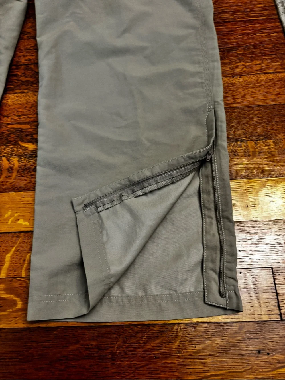 The North Face Convertible Pants. Tan XL. Great condition.